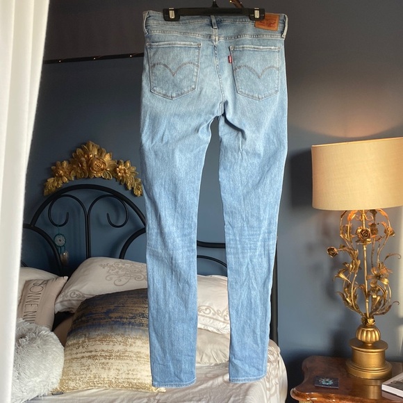 Levi’s 711 Skinny Light Wash Distressed Jeans - Picture 5 of 8